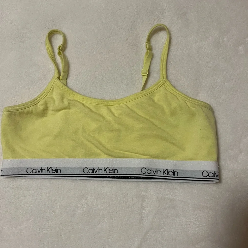 calvin klein sports bra - Picture 2 of 2